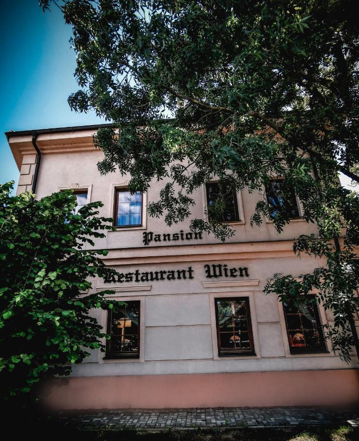 Restaurant Pansion Wien Cierny Brod المظهر الخارجي الصورة