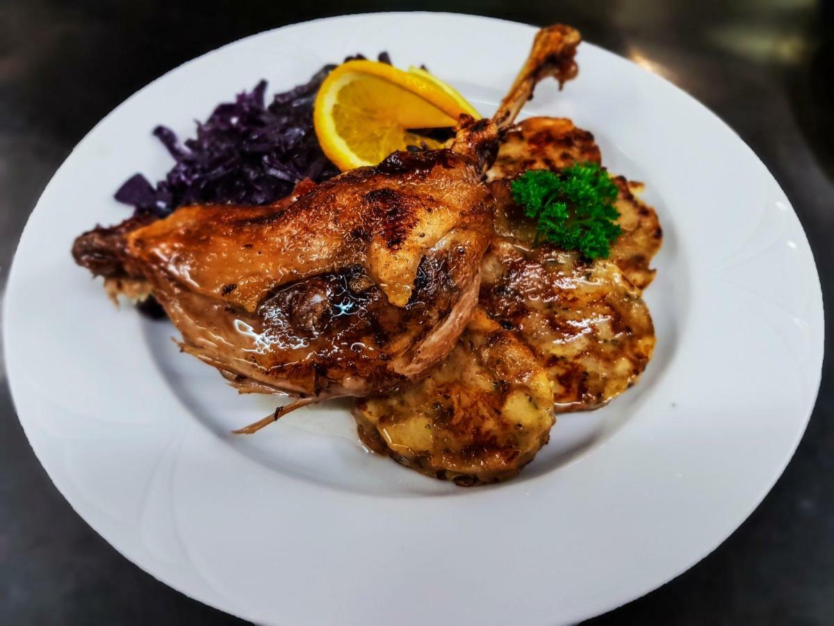 Restaurant Pansion Wien Cierny Brod المظهر الخارجي الصورة