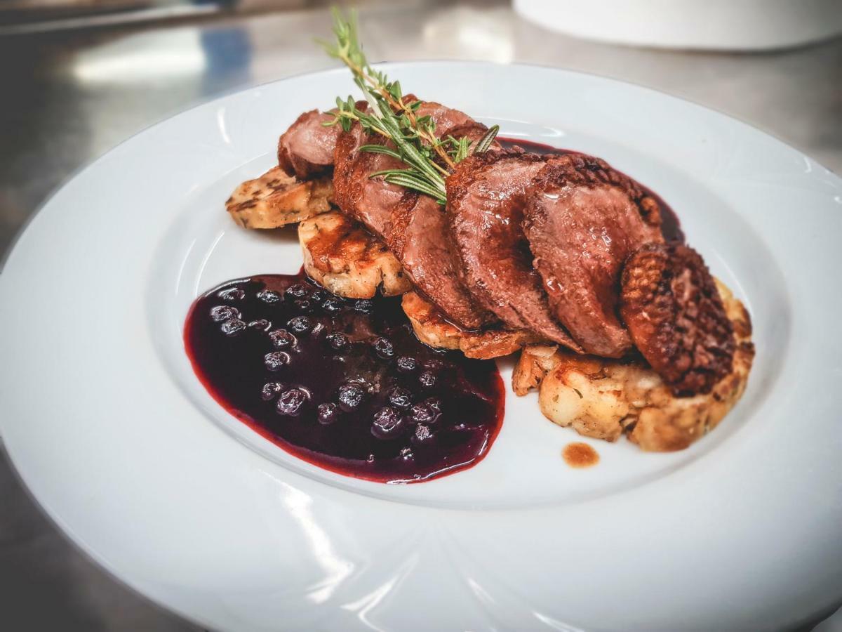 Restaurant Pansion Wien Cierny Brod المظهر الخارجي الصورة