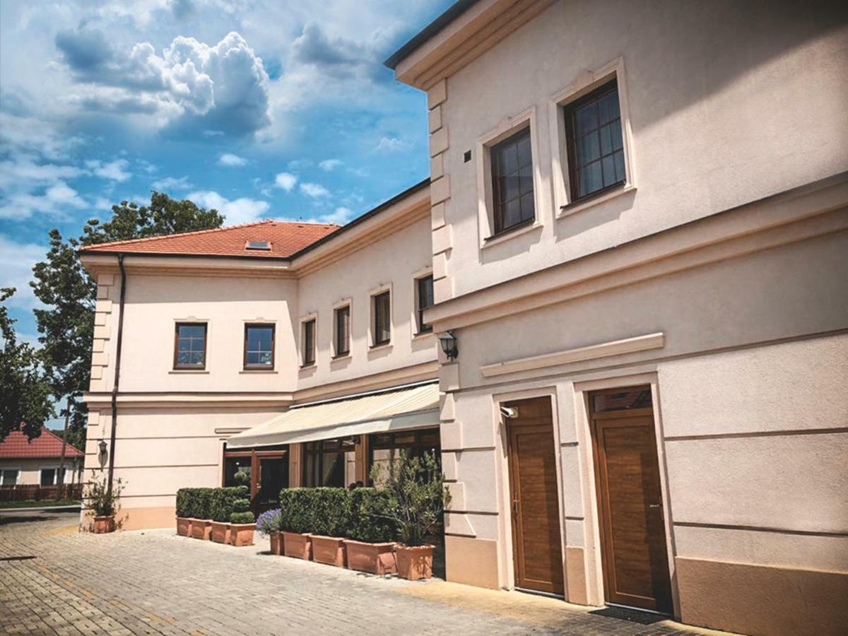Restaurant Pansion Wien Cierny Brod المظهر الخارجي الصورة