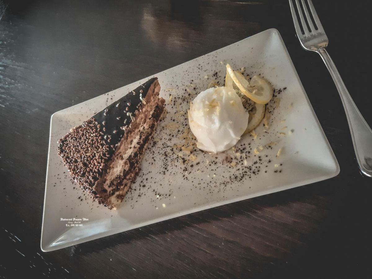 Restaurant Pansion Wien Cierny Brod المظهر الخارجي الصورة